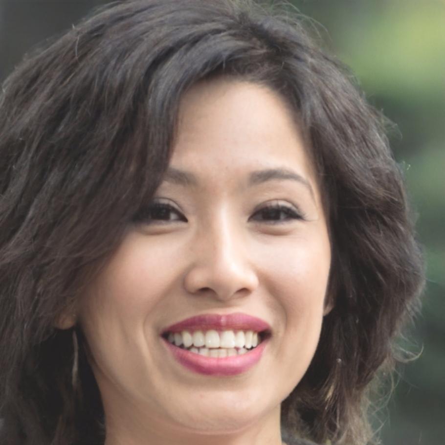 Instructora especialista en análisis de riesgos financieros